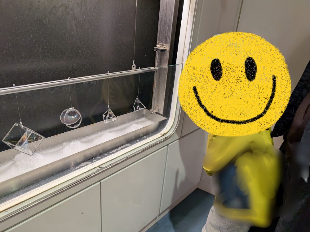 名古屋市科学館の中で遊ぶ子ども、シャボン玉実験