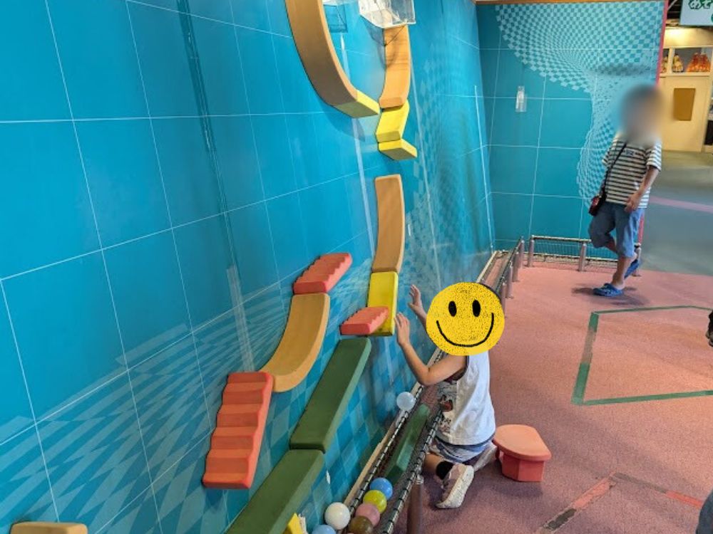 沖縄こどもの国 ワンダーミュージアム 室内 遊び場