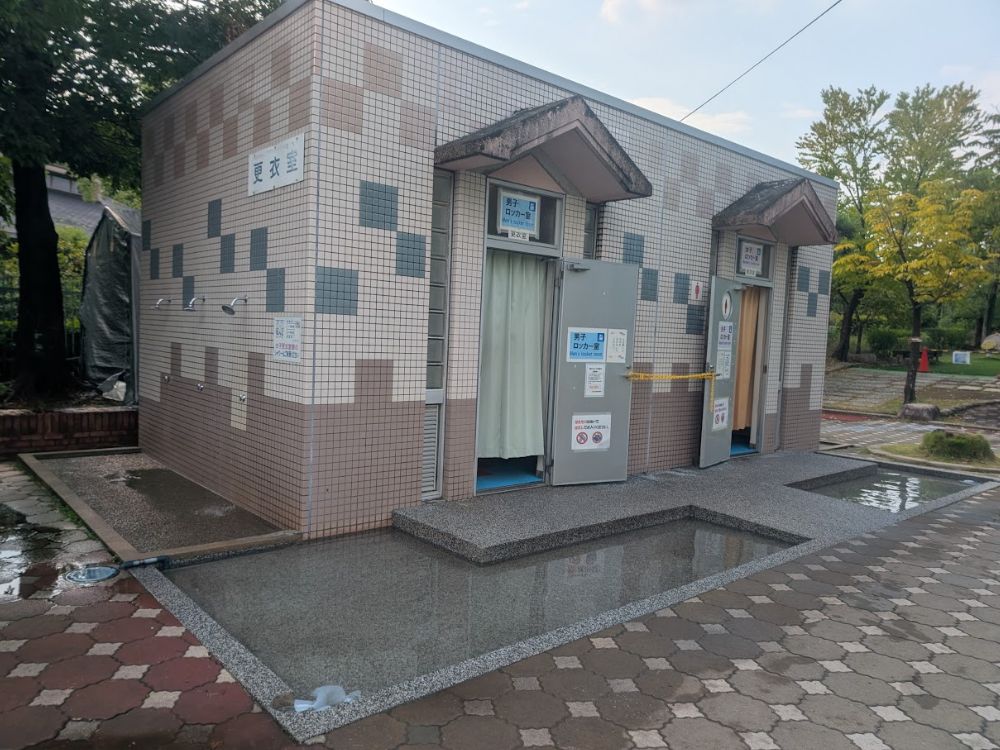 西猪名公園ウォーターランドのロッカー付き更衣室＆シャワー