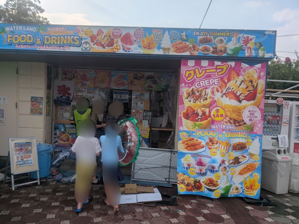 西猪名公園ウォーターランドの売店の外観